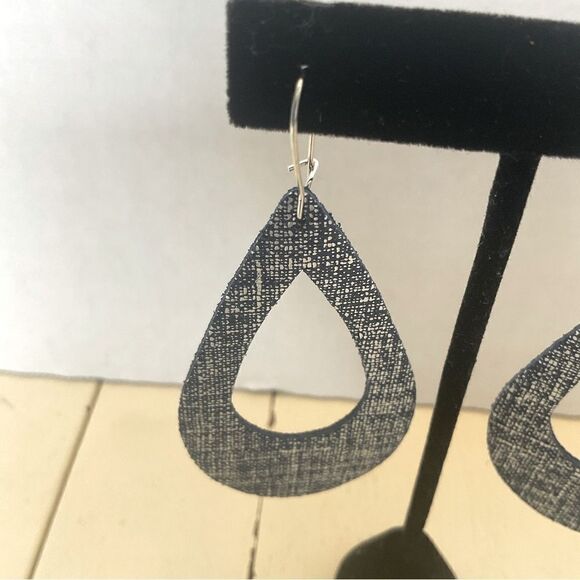 LEATHER earrings Handmade Teardrop Navy Blue and Silver - Picture 2 of 5